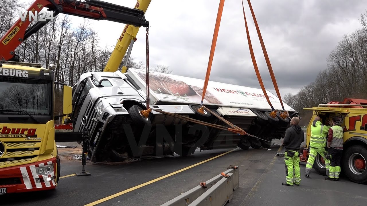 VN24 - Тележка-охладитель трубопроводов перевернулась - редкое восстановление мягким краном