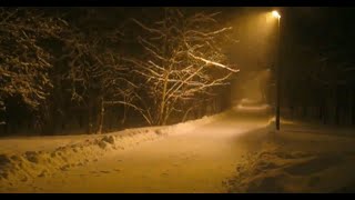 Музыка, снег и звуки зимнего ветра для релаксации, засыпания или медитации. Снег в свете фонарей.