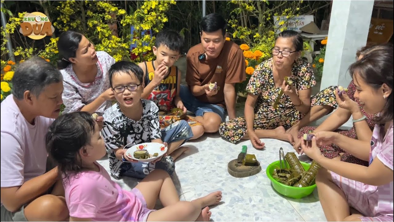 Mẹ Khương Dừa gói bánh tét 3 màu đãi chị sui, khi cắt bánh ra khiến cả nhà cười muốn xỉu