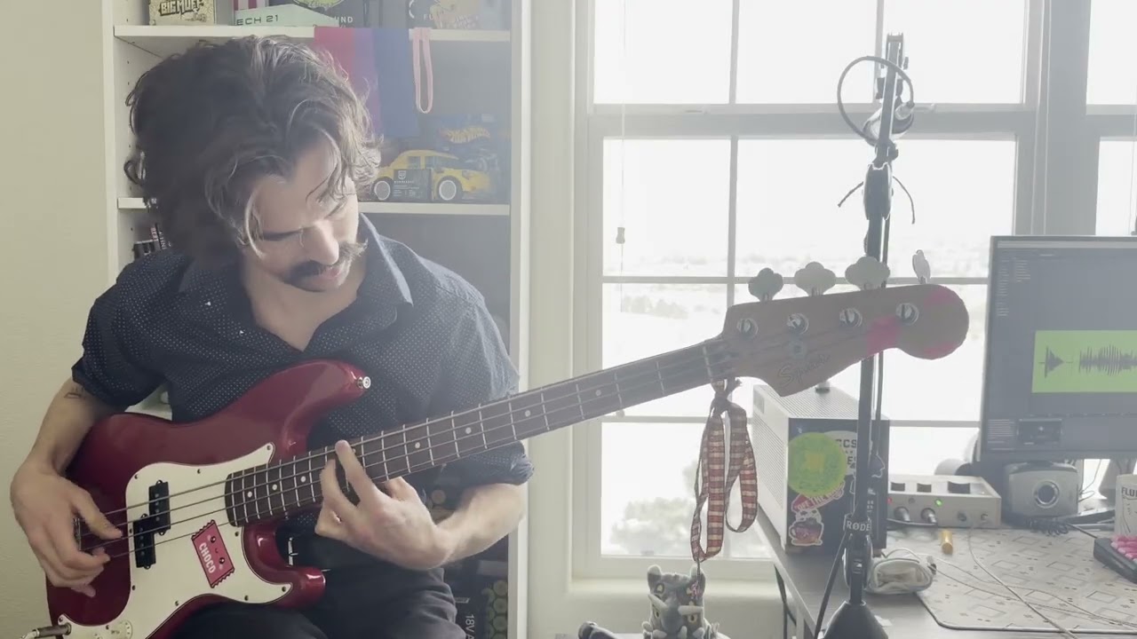 TheBlizzard - Floof the Bassist