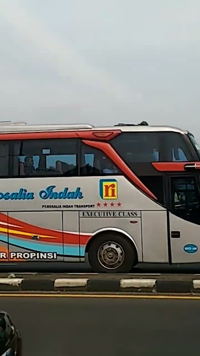 Bus Rosalia indah super eksekutif di kejar sama motor di play oper Cibinong