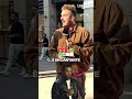 È un calciatore o no? 🤣