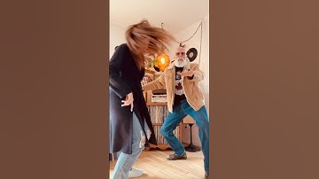 “Happy Hump Day” #humpday #humpdaydance #vinyldancers #thecult #wildflower #fun #thevinylloungemtl