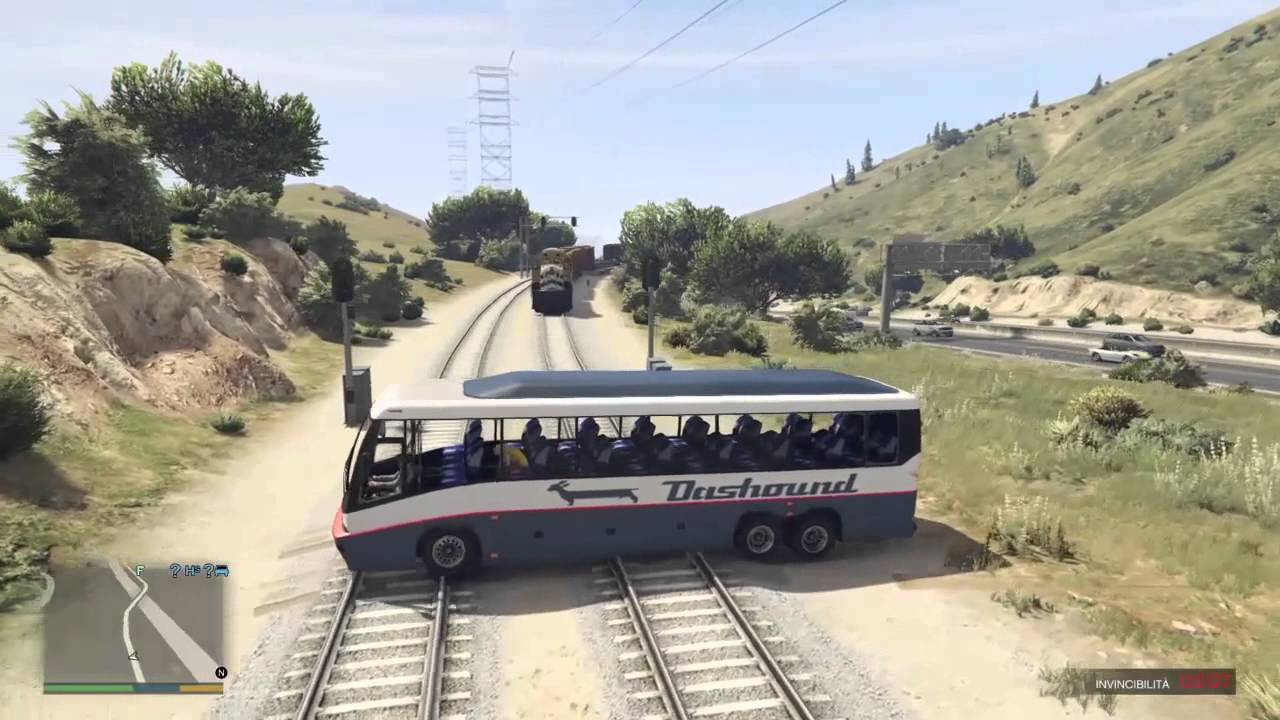 GTA V : trains hits car and trucks # 1