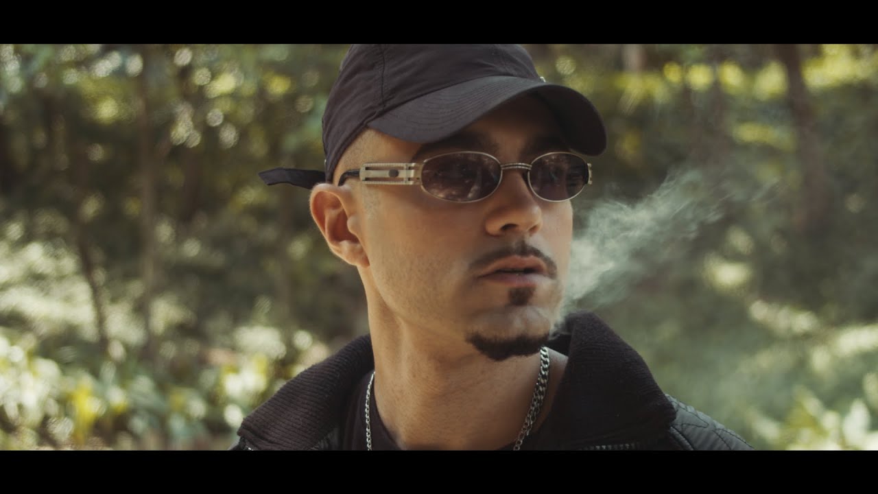 Watch Kaê feat. CHS - Veneza (Clipe Oficial) on YouTube Watch Kaê feat. CHS - Veneza (Clipe Oficial) on YouTube