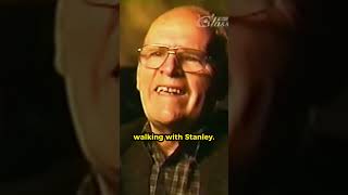 Celebrating with the Cup: Gretzky's Unforgettable 1984 Stanley Cup Walk 🎊🏆 #WayneGretzky #StanleyCup