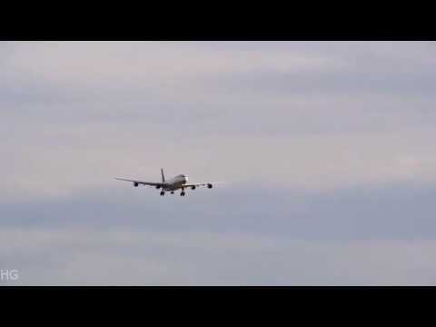 Plane Lands on Sideways in High Wind - YouTube