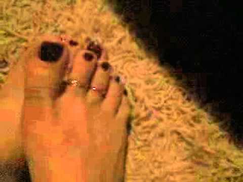 glittering toenails