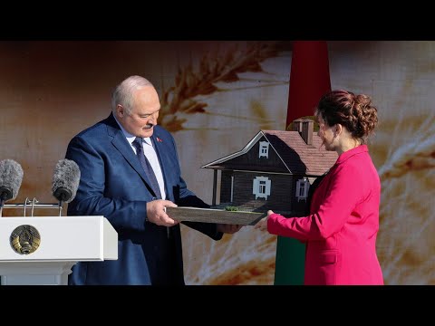 Лукашенко: Вручает всё