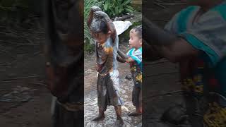 Bocil-bocil mandi lumpur