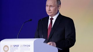 LE PRÉSIDENT RUSSE VLADIMIR POUTINE PREND LA PAROLE LORS DU FORUM ÉCONOMIQUE DE SAINT-PÉTERSBOURG