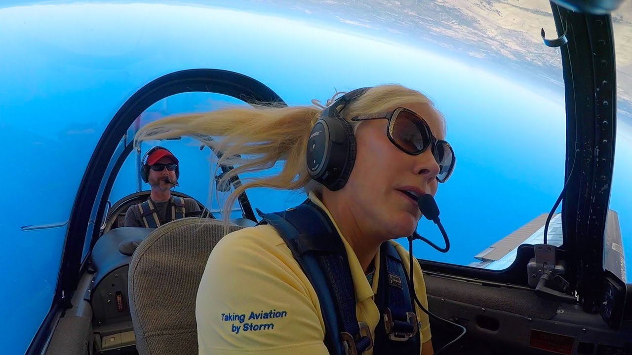 How Julie Clark flies her AirShow 11,000 hours in the T34 she's a