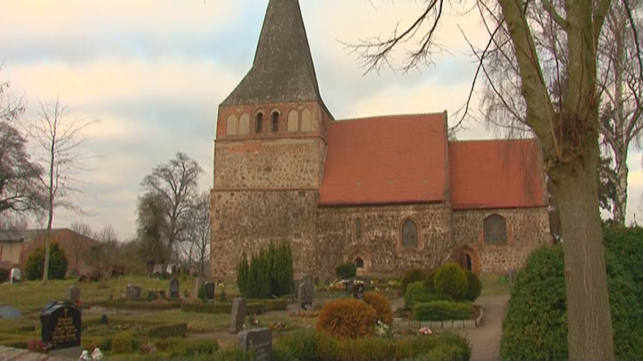 Die Dorfkirche in Kittendorf (01/2014)