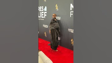 Kanye West took his wife in a revealing outfit to the Grammys. 💥 #kanyewest #grammy2025