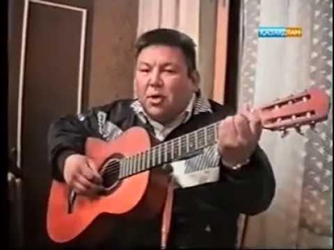 Құрбысы ұйықтап жатқан досының көсегін жалайды Құрбысы ұйықтап жатқан досының көсегін жалайды