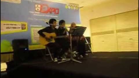 Novita, Merio feat Chris Perform at Expo Tugas Akhir D3 Teknik Informatika UNS