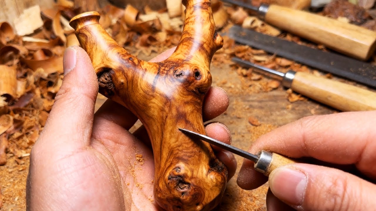 手碾麻梨疙瘩太费工？纯手工打造弹弓，看手艺人如何盘出精品【朽木玩家】# 纯手工打造 #弹弓 #手艺人