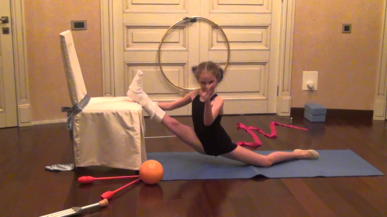 Rhythmic gymnastics with a broken leg - YouTube