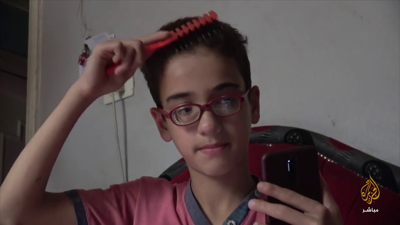 حكاية طفل سوري نازح مع عائلته في إدلب يعاني من ضمور في الأعصاب البصرية