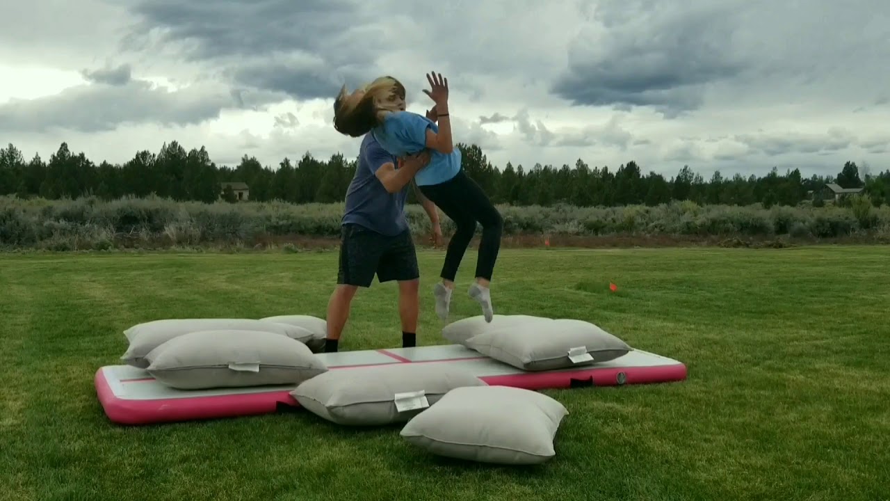HANGING OUT WITH FAMILY AND SURPRISEING MY SISTER - YouTube