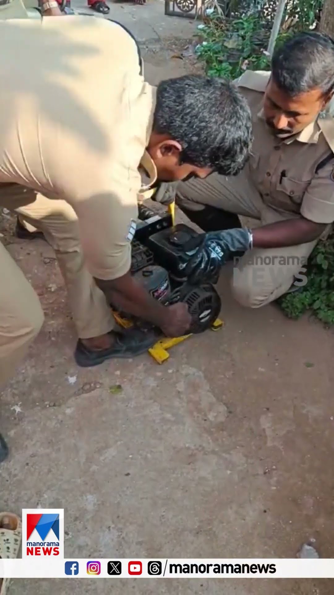 കൂടിന്‍റെ ഗ്രില്ലിനിടയിൽ കുടുങ്ങി നായ; രക്ഷകരായി വിഴിഞ്ഞം ഫയർ ഫോഴ്സ് | Dog Rescue
