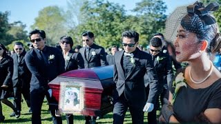 Chồng cũ và bạn trai mới của MC Kỳ Duyên cùng khiêng linh cữu của bà Đặng Tuyết Mai về nơi an nghỉ