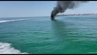 Пожар на катере в море. Катер катал отдыхающих на банане