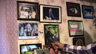 Celebrity Herman Webb and Hillbilly Willie in Loretta Lynn House Wealth