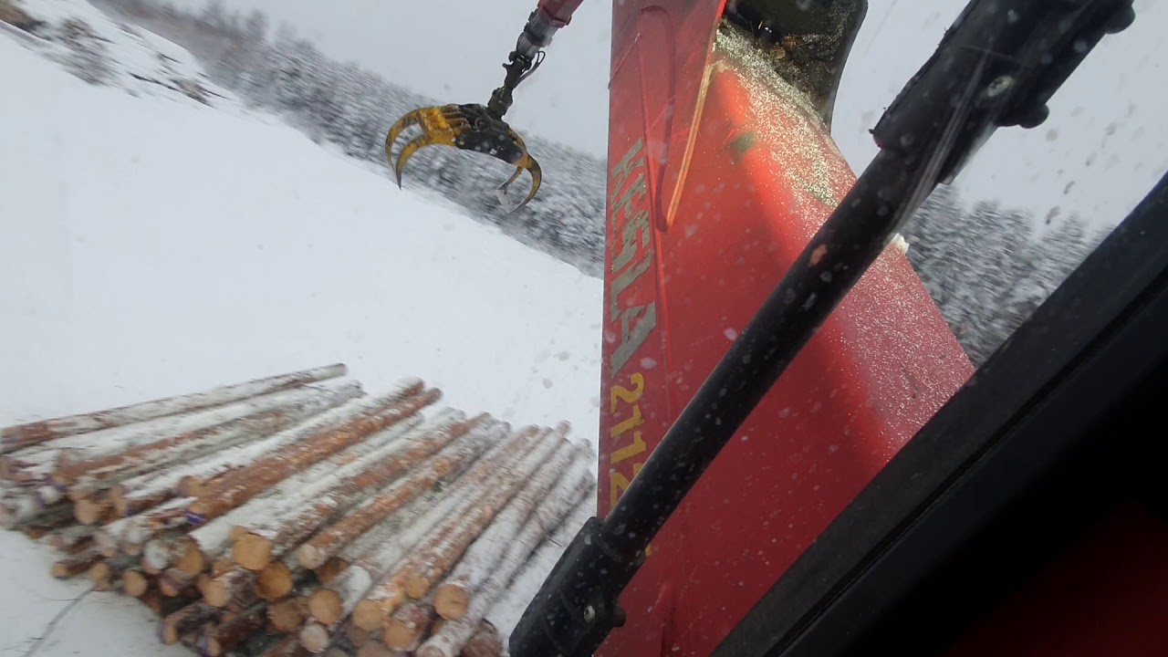 Flying wood  Kesla 2112 Hsp gripen Woodtruck unloading Puukuorman purkua