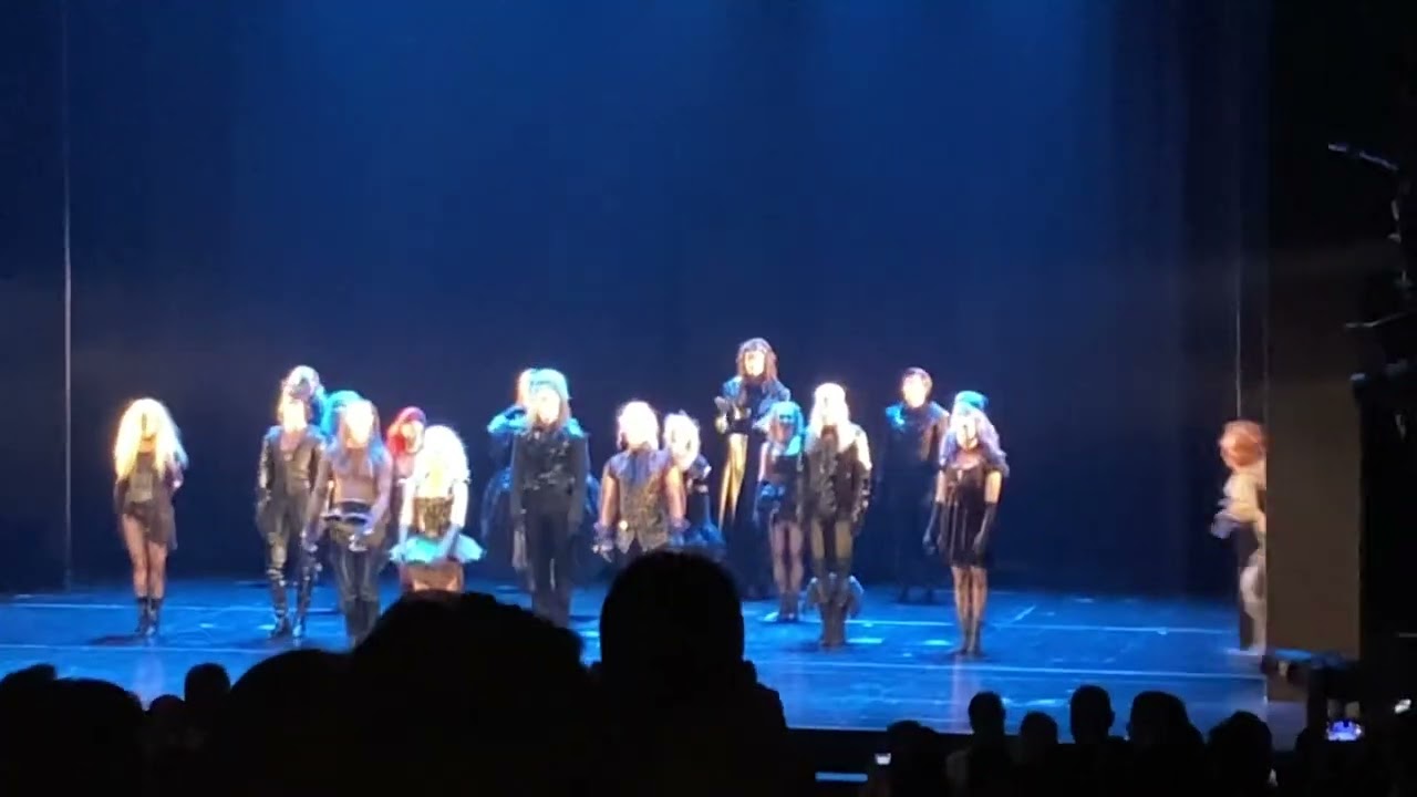 Tanz der Vampire am 20.05.23 Kevin Tarte Premiere Schlussapplaus in Stuttgart