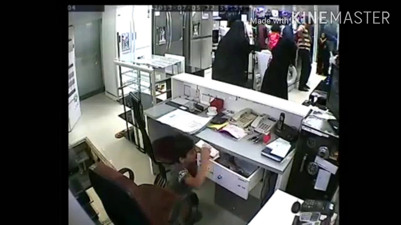 Thief in Electronics Mall | Ladies In Mall | Smart Thief