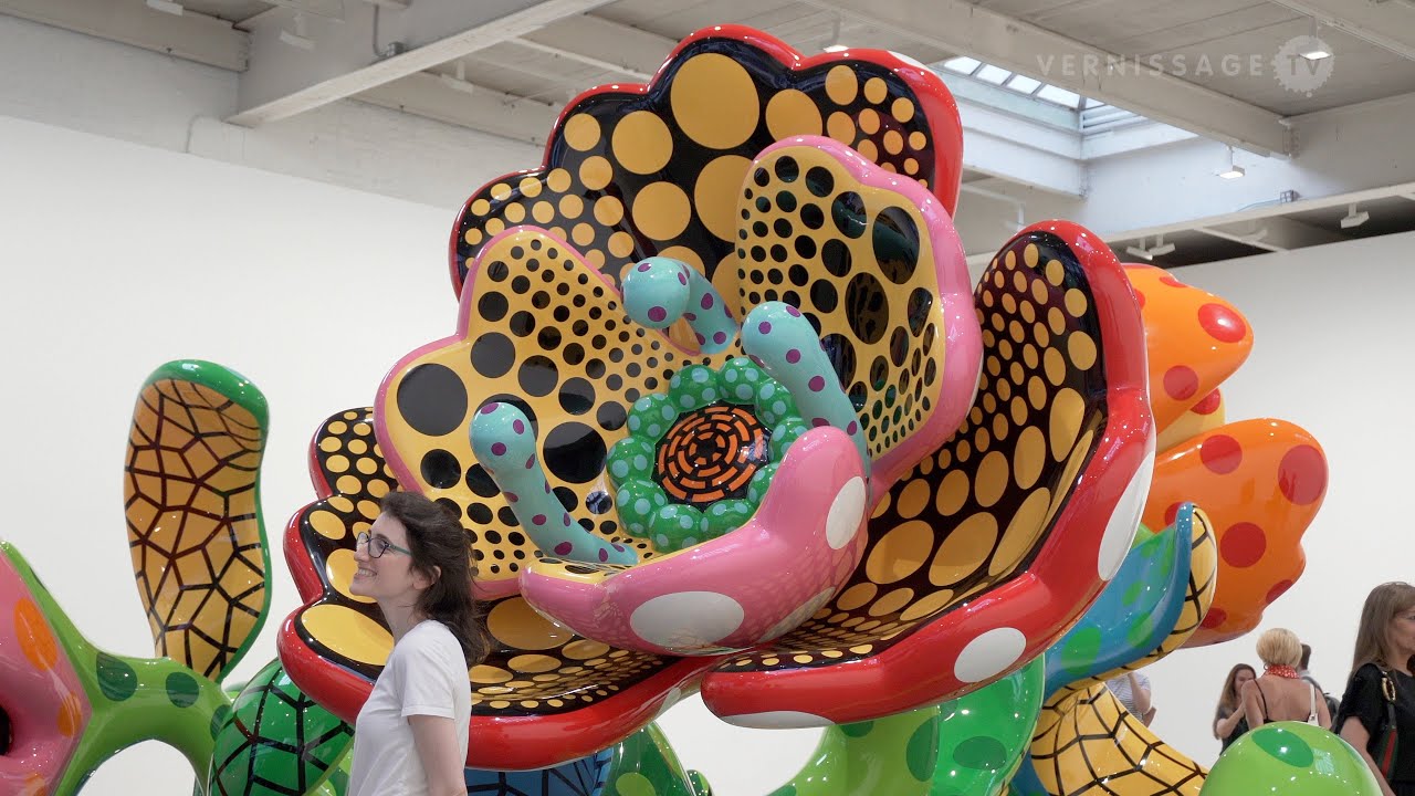Dreaming of the future 絵画 Yayoi Kusama: I Spend Each Day Embracing Flowers / David