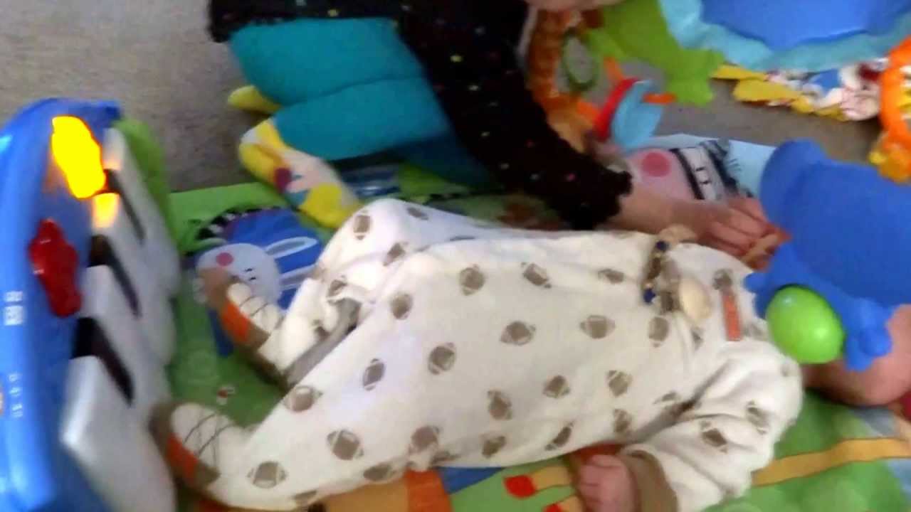 Fisher-Price Discover 'n Grow Kick and Play Piano Gym Review