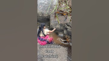 Amazing Traditional Crab catching technique.