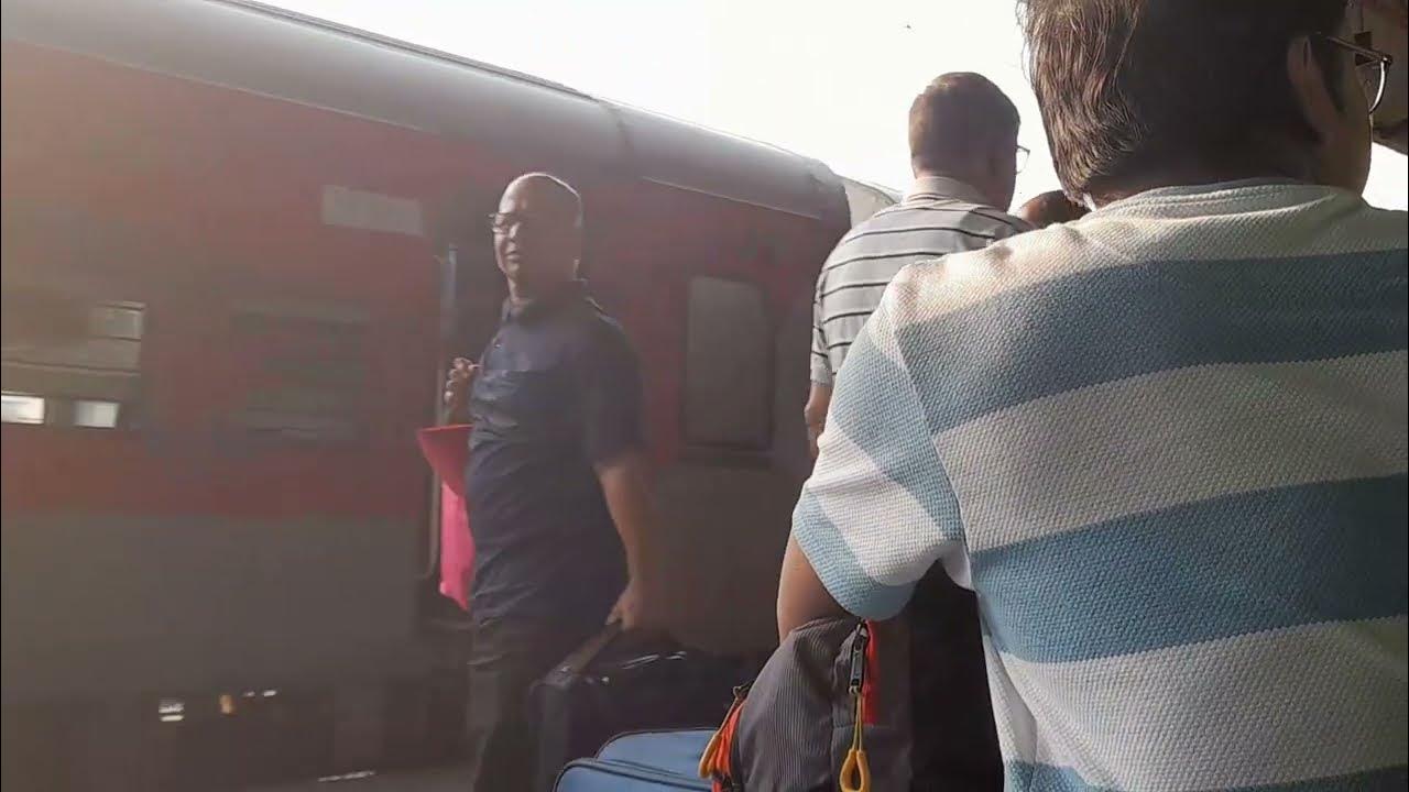 19019 Bandra Terminus Haridwar Dehradun Express Arriving At 19019-bandra-terminus-haridwar-dehradun-express-arriving-at