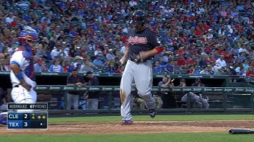 CLE@TEX: Walters hits an RBI single into left field