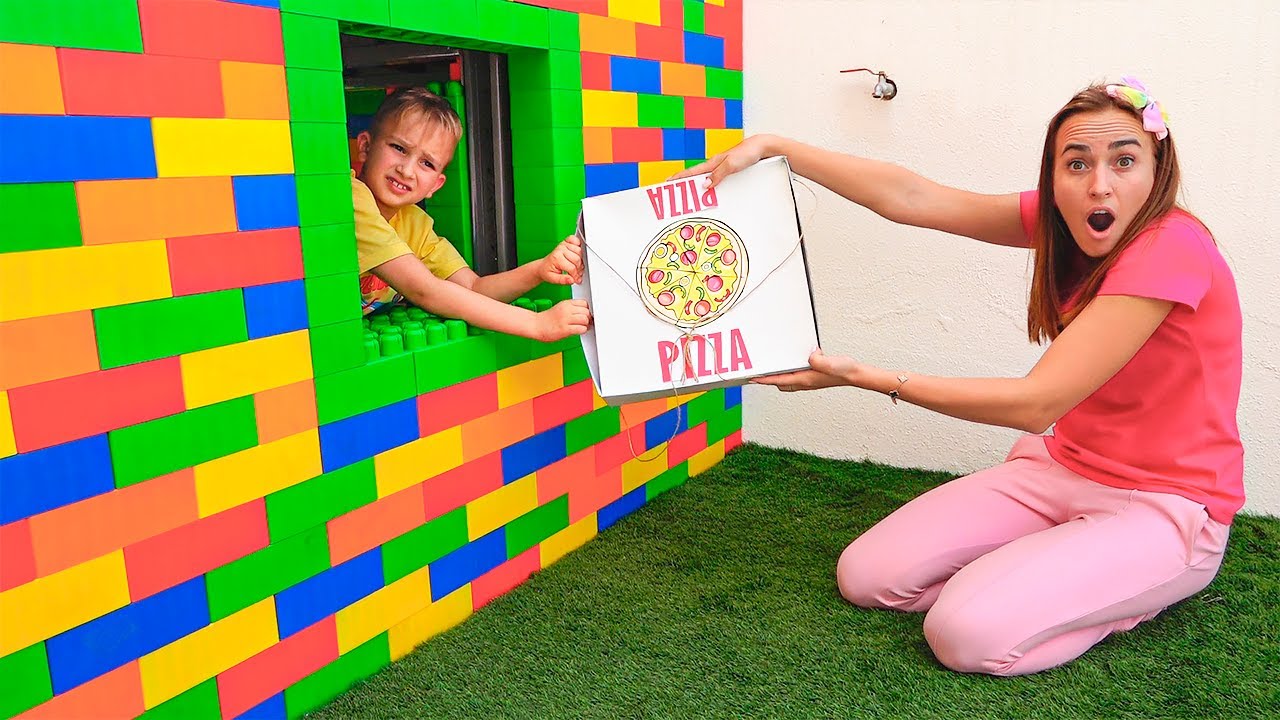 Vlad y Niki Pizza y los desafíos del laberinto de Halloween con mamá