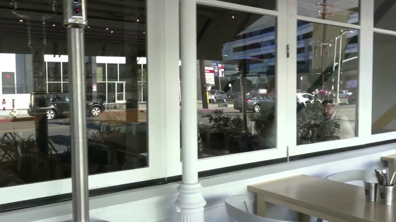 Amanda Bynes pulls away from waitress at Link Restaurant in Los Angeles, ca.