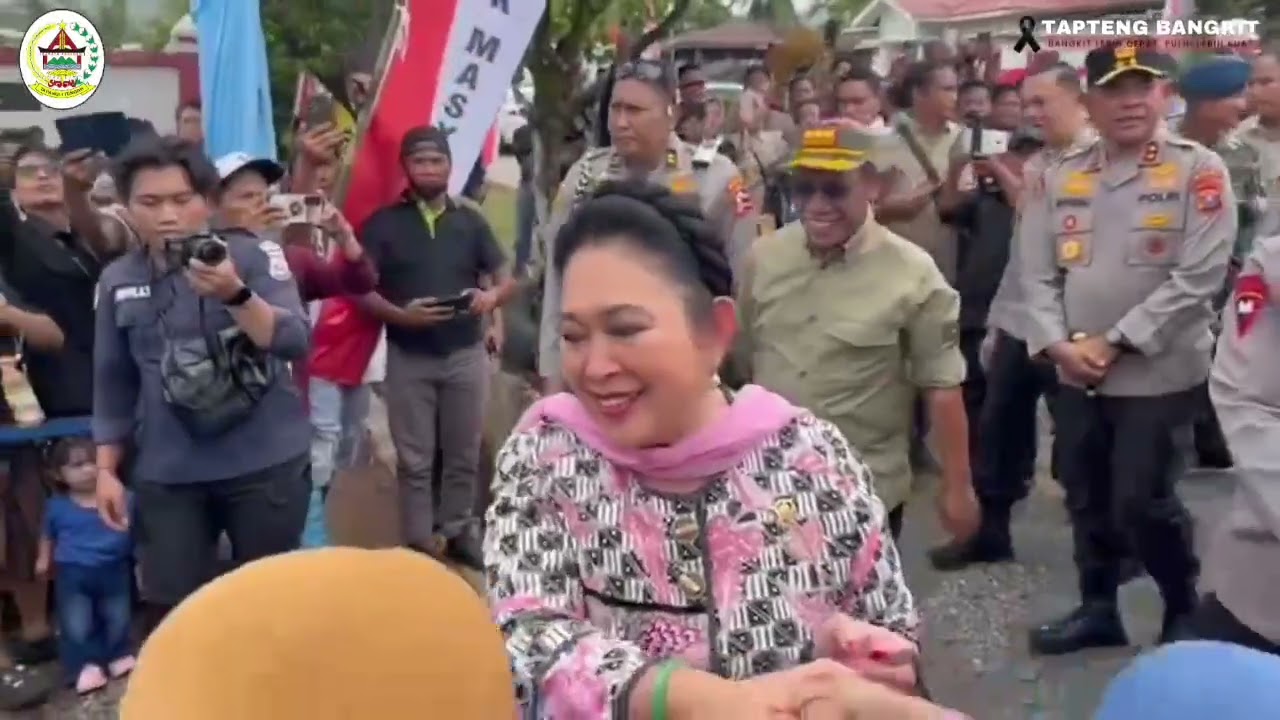 Ketua Komisi IV DPR RI dan Kapolri, serahkan Bantuan kepada Korban Bencana Alam diHuntara Pinangsori