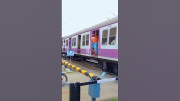 Indian Old Face Onol Emu Train Passing Out The Traffic Full Railgate #shorts
