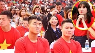 Gái có chồng có khác,Hari Won phản ứng khó tin khi ngồi gần Quang Hải và Đức Chinh của U23 VN