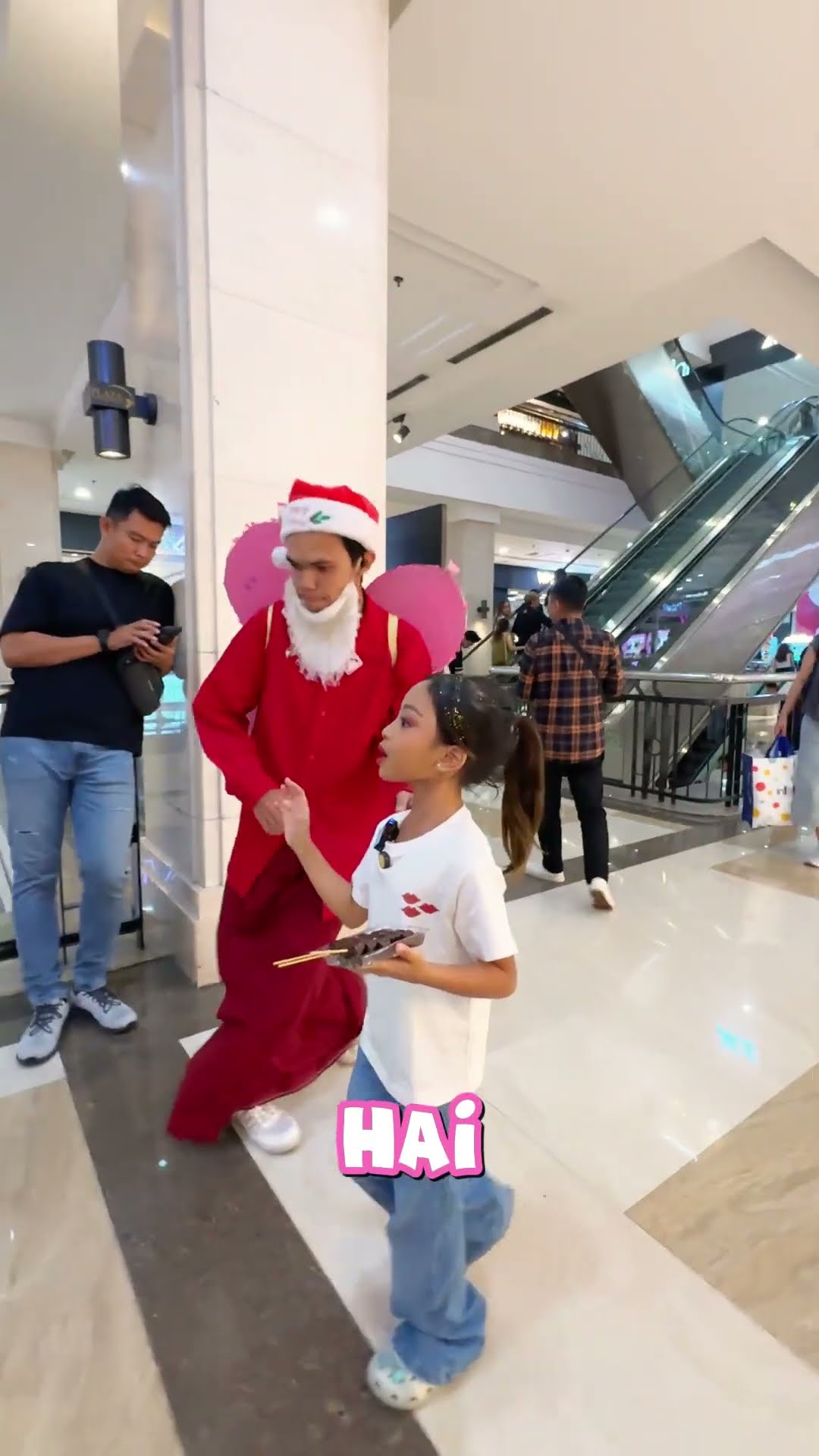 LEIKA BERBAGI JAJAN, KALIAN JANGAN LUPA BERBAGI YA #leika #shorts