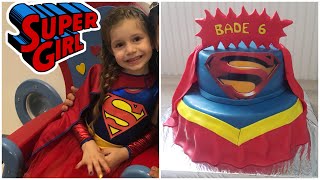 Bade Super Girl Oyun Parkında Doğum Günü Partisi Super Girl Pasta Üfledi Eğlenceli Çocuk Videosu