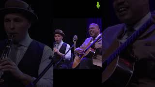 Jerron Paxton and Dennis Lichtman: Just Cross The River From Queens (live on eTown)