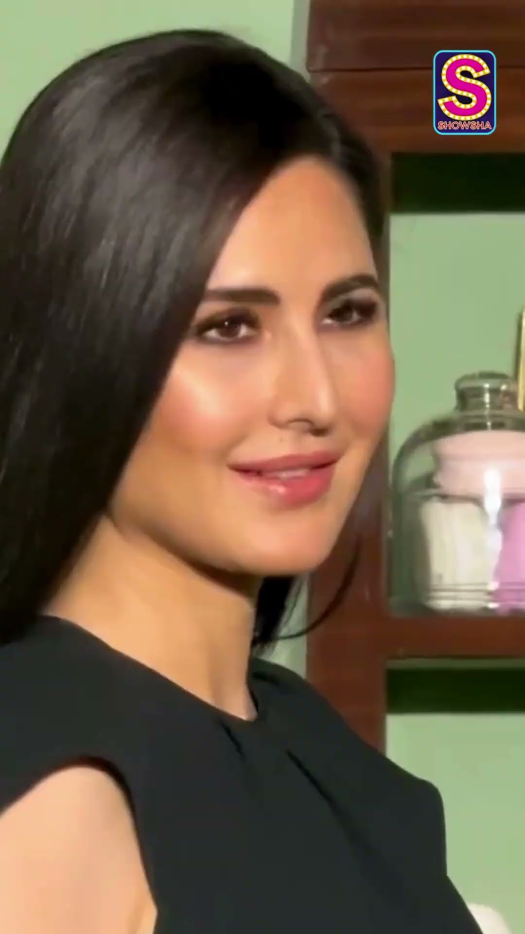 Katrina Kaif Arrives At NMACC Arts Centre In A Beautiful Black Dress Bollywood | N18S | #viral