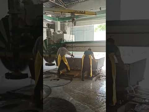 مقلع حجر طبيعي