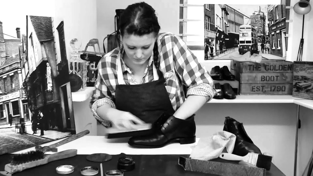 Old Fashioned Shoe Polishing - YouTube