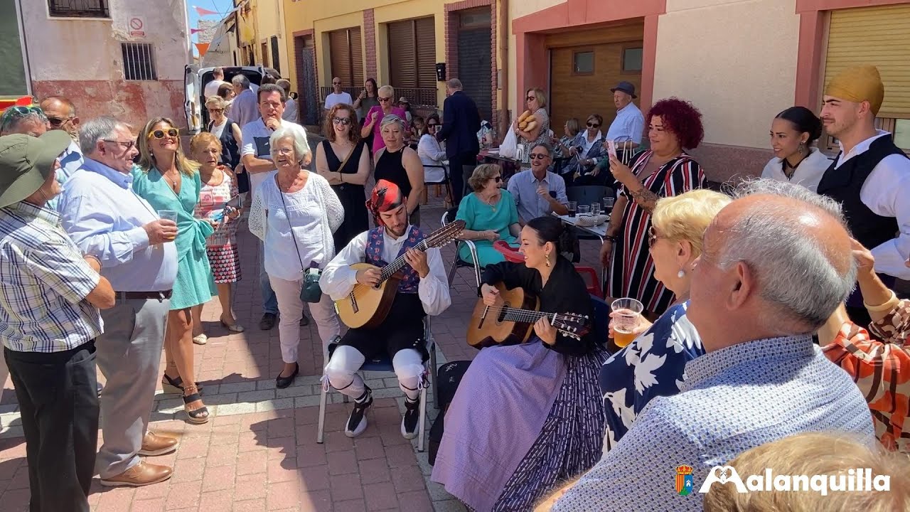 Vermút Jotero en la plaza Mayor de Malanquilla. Amenizado por el grupo folklórico Zierzo.