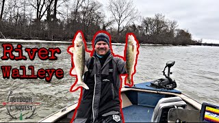 Jigging the Saginaw River for BIG Walleye!!