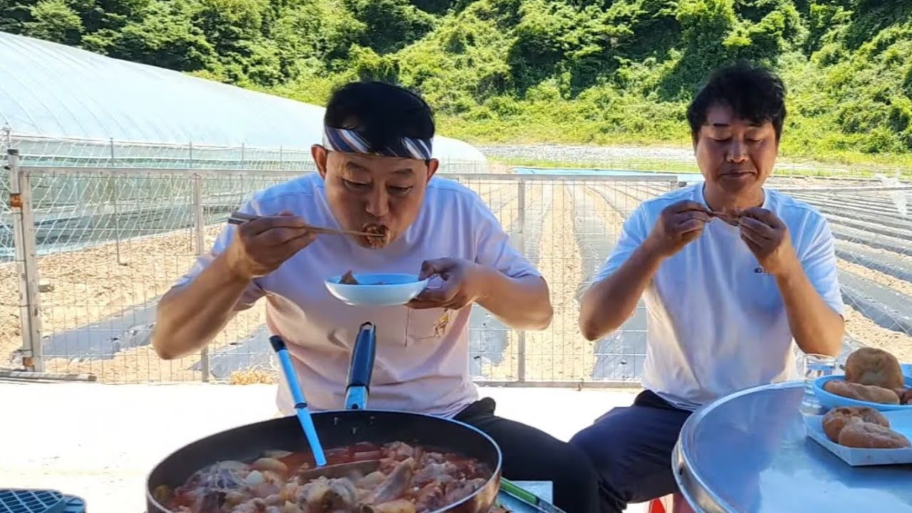 등갈비 닭볶음탕에 한잔합니다